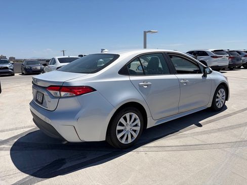 Used 2023 Toyota Corolla LE FWD image 3