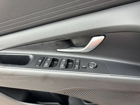 Used 2025 Hyundai Elantra Hybrid FWD image 21