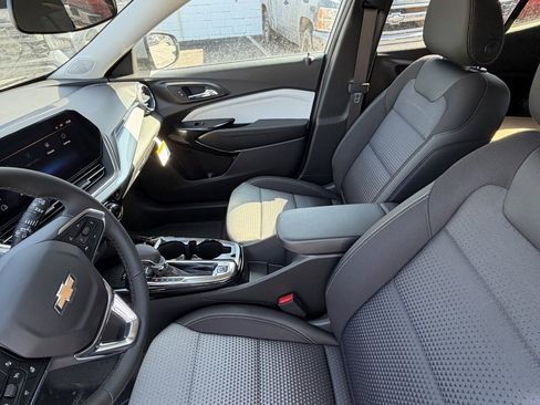 New 2026 Chevrolet Trax LT w/ Sunroof Package image 7