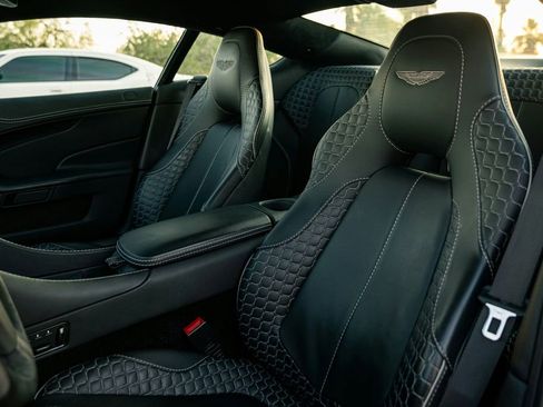 Used 2015 Aston Martin Vanquish Coupe image 28