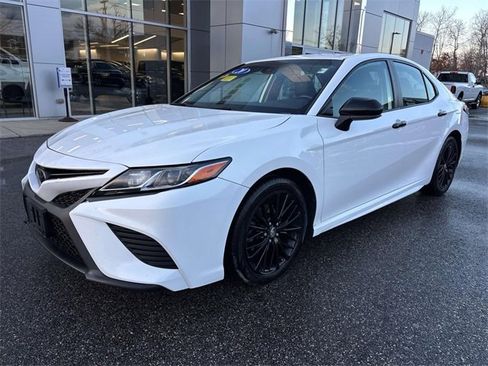 Used 2020 Toyota Camry image 5
