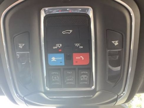 Certified 2023 Jeep Grand Cherokee Limited AWD/4WD image 33