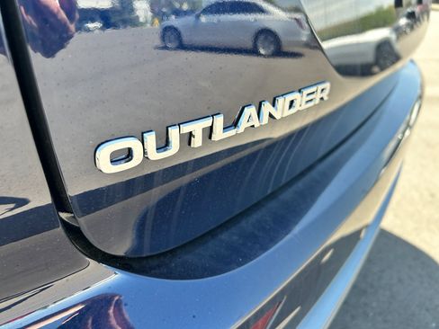 New 2025 Mitsubishi Outlander SE image 6