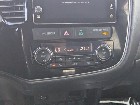 Used 2018 Mitsubishi Outlander LE image 21