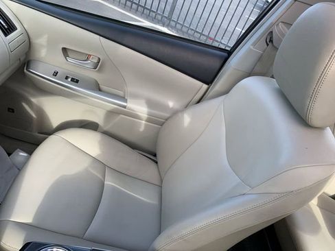 Used 2012 Toyota Prius V Five image 31