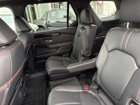 Used 2025 Honda Pilot TrailSport image 24
