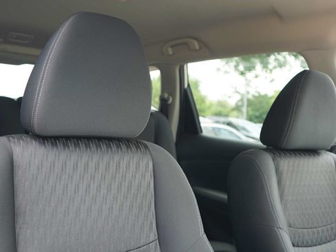 Used 2019 Nissan Rogue SV FWD image 29
