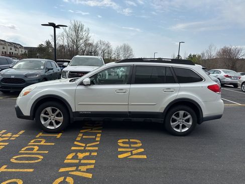 Used 2014 Subaru Outback 2.5i Limited image 1