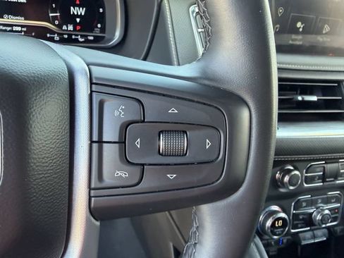 Used 2024 GMC Yukon XL SLT AWD/4WD image 32