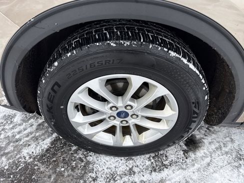 Used 2020 Ford Escape SE image 10