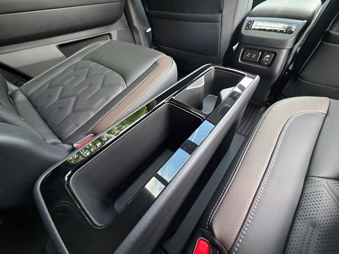 New 2026 Nissan Pathfinder Platinum AWD/4WD image 10