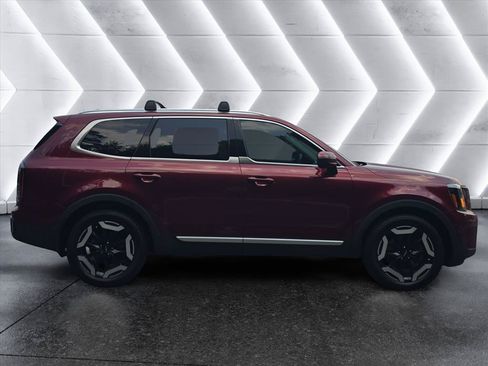 Used 2024 Kia Telluride EX w/ EX Captain's Chair Package FWD image 6