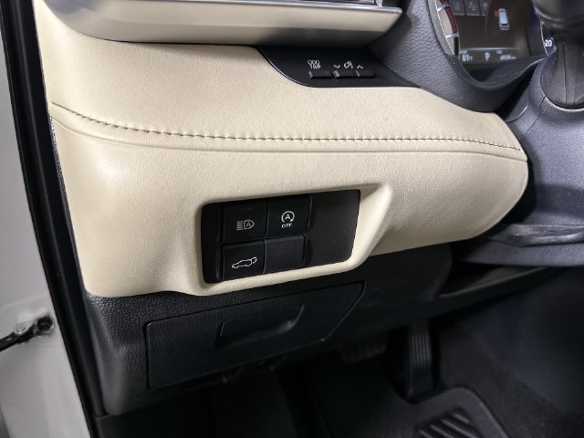 Used 2024 Toyota Highlander XLE AWD/4WD image 18