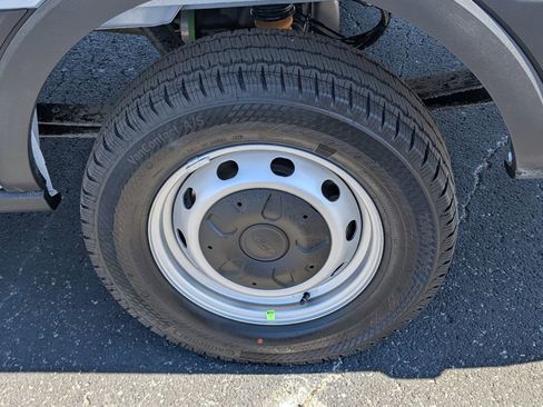 New 2026 Ford Transit 250 148 Medium Roof image 19