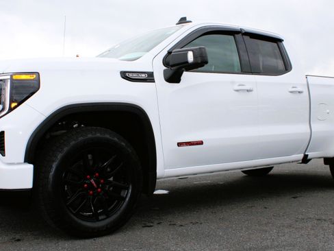 Used 2023 GMC Sierra 1500 Elevation w/ Preferred Package AWD/4WD image 13