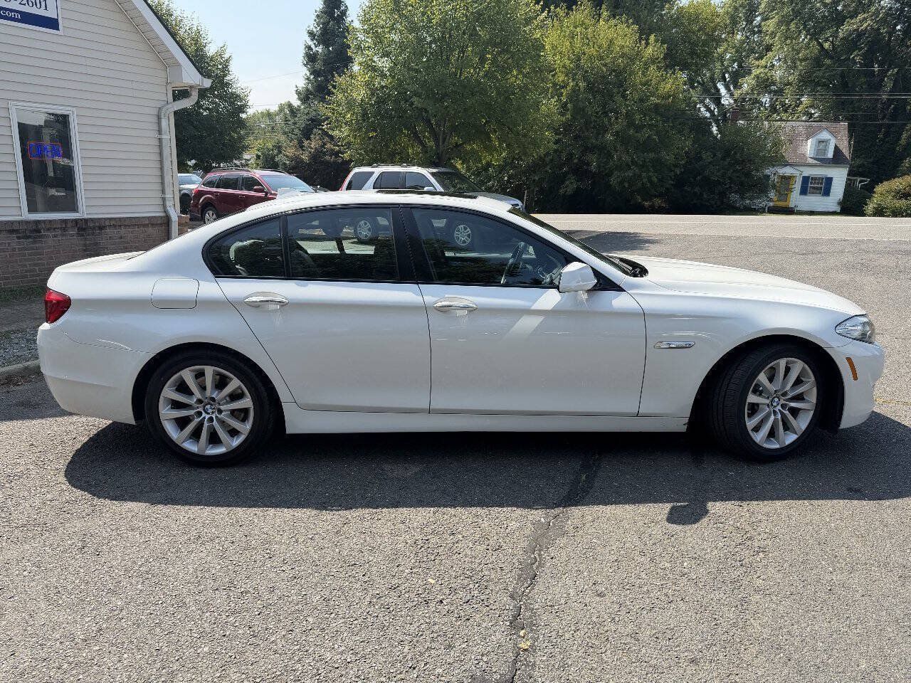 Used 2011 BMW 528i Sedan RWD image 8