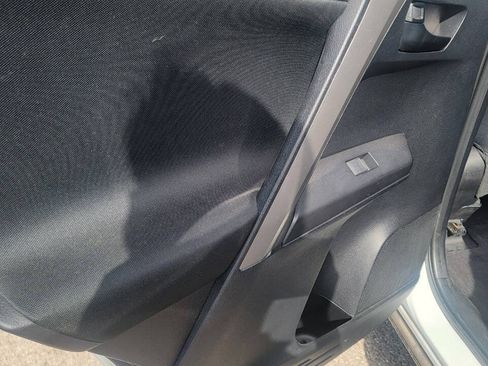 Used 2016 Toyota RAV4 LE FWD image 19