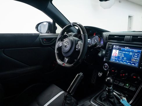 Used 2025 Toyota GR86 Premium image 13