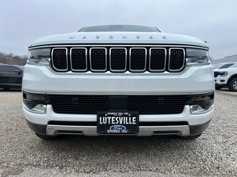 Used 2022 Jeep Wagoneer Series III image 3