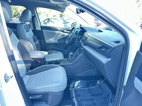 Used 2023 Volkswagen Taos SE w/ Panoramic Sunroof Package AWD/4WD image 17