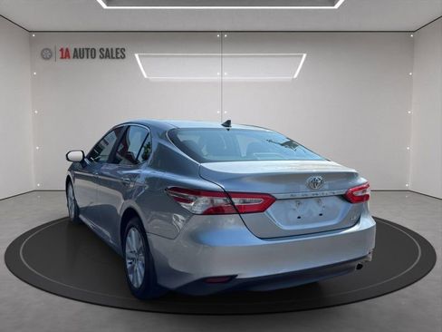 Used 2020 Toyota Camry LE image 3