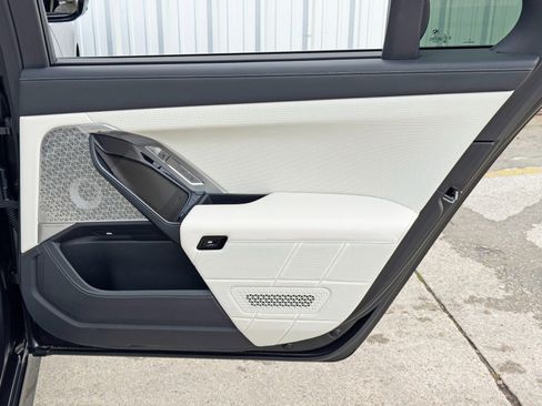 Used 2023 BMW i7 xDrive60 image 51