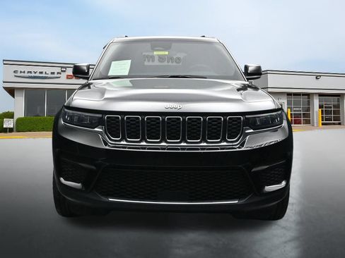 Used 2024 Jeep Grand Cherokee Laredo w/ MOPAR Finishing Package AWD/4WD image 8