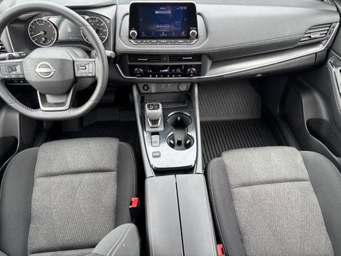 Used 2025 Nissan Rogue SV image 11