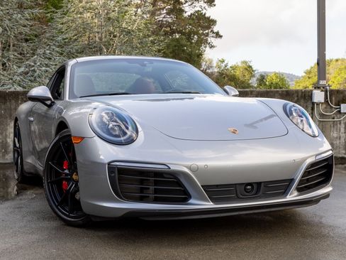 Used 2018 Porsche 911 Carrera S image 9