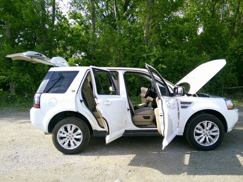 Used 2013 Land Rover LR2 image 48