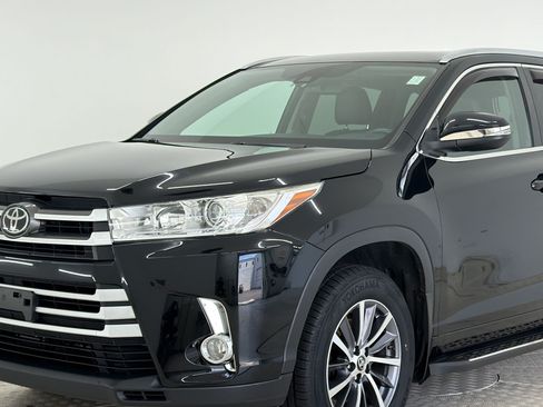 Used 2017 Toyota Highlander XLE AWD/4WD image 24