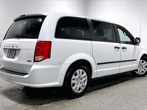 Used 2017 Dodge Grand Caravan SE w/ UConnect Hands-Free Group image 5