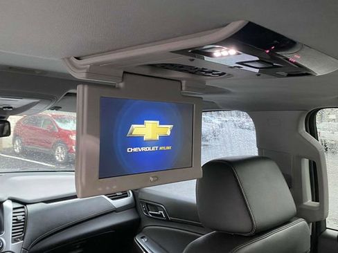 Used 2018 Chevrolet Suburban Premier image 18