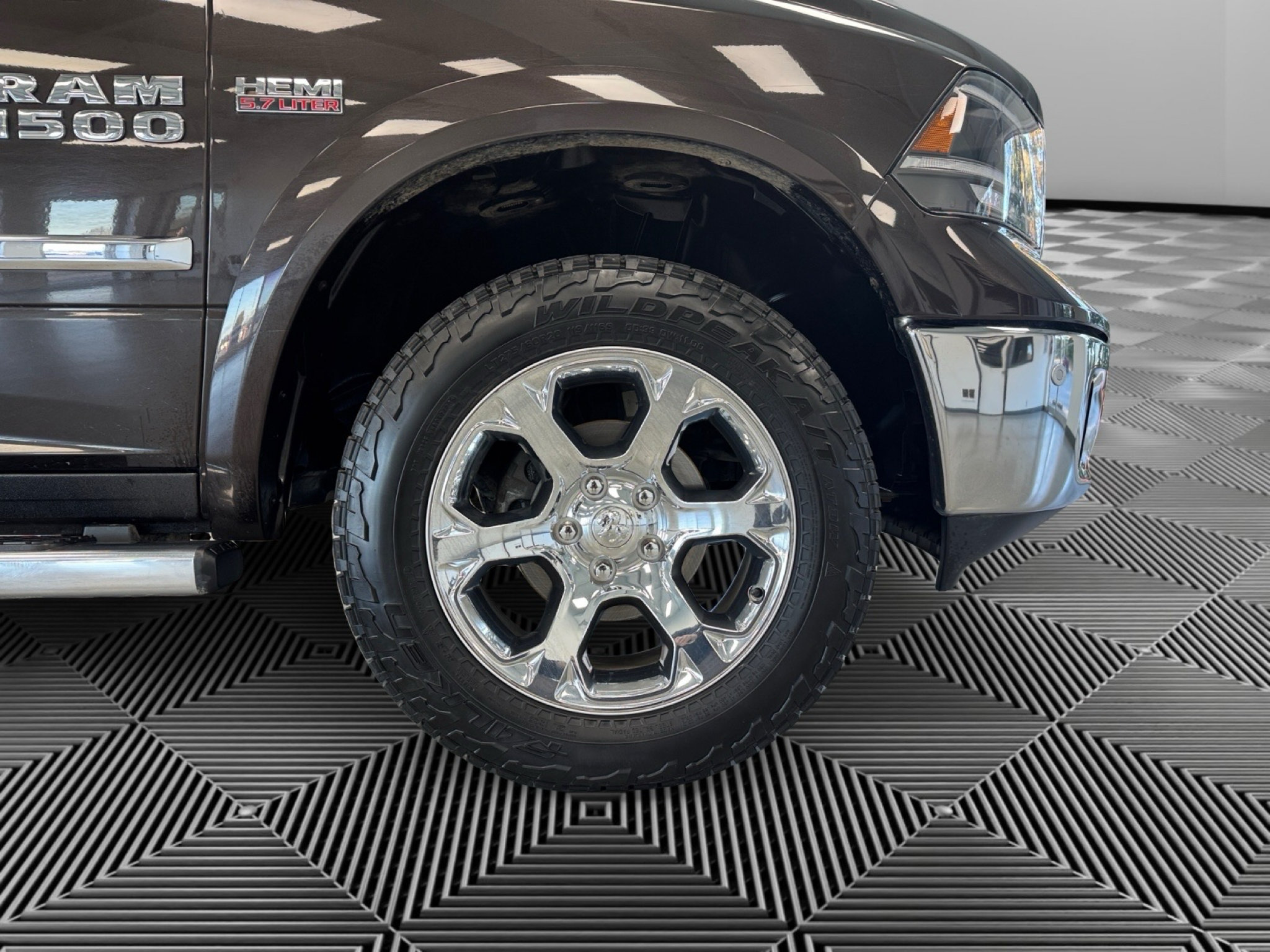 Used 2017 RAM 1500 Laramie w/ Convenience Group AWD/4WD image 10