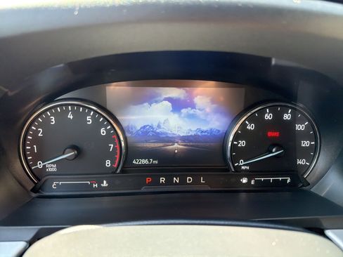 Used 2023 Ford Explorer XLT w/ Equipment Group 202A AWD/4WD image 16