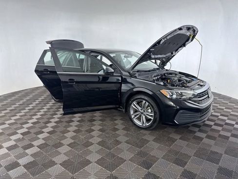 Used 2024 Volkswagen Jetta SE image 15