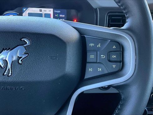 Used 2023 Ford Bronco Badlands image 43