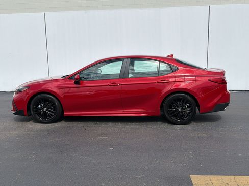 Used 2026 Toyota Camry SE FWD image 2