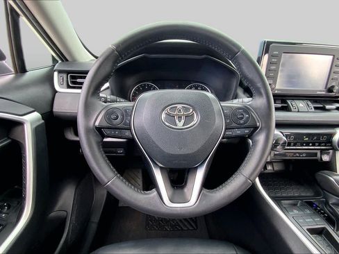 Used 2021 Toyota RAV4 XLE Premium FWD image 6