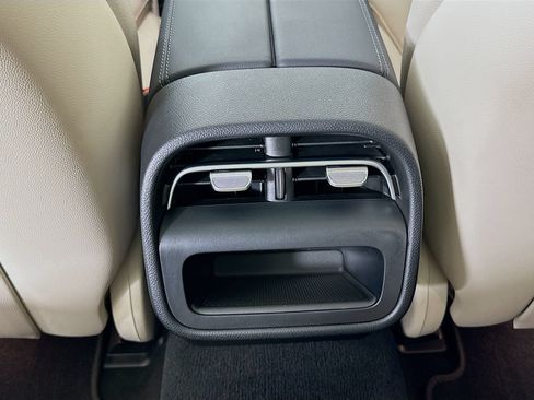 Used 2025 Mercedes-Benz E 350 Sedan image 28