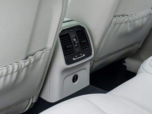 New 2026 Porsche Macan image 17