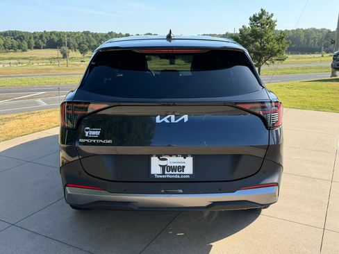 Used 2026 Kia Sportage EX FWD image 5