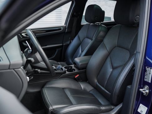 Used 2023 Porsche Macan w/ Premium Package Plus image 22