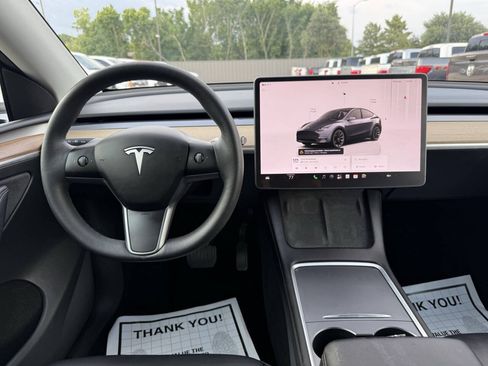 Used 2023 Tesla Model Y AWD image 22