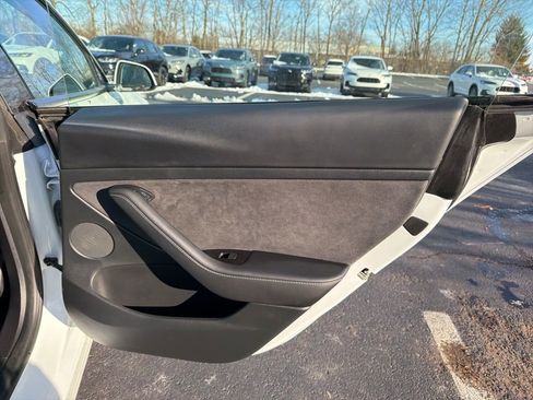 Used 2023 Tesla Model 3 Standard Range image 24