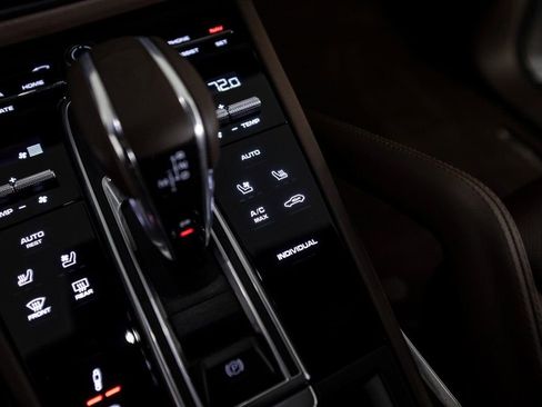 Used 2022 Porsche Cayenne Turbo S image 32