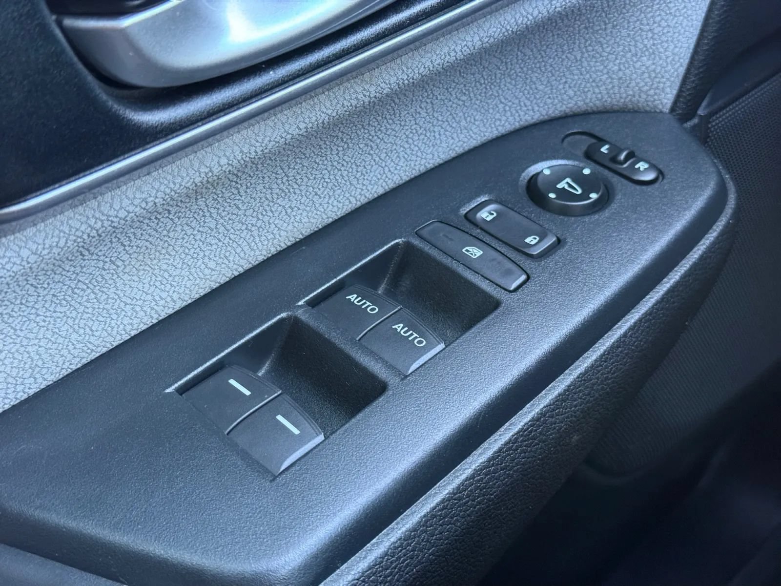 Used 2017 Honda CR-V EX image 40