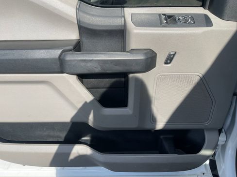 Used 2018 Ford F550 2WD Regular Cab Super Duty image 12