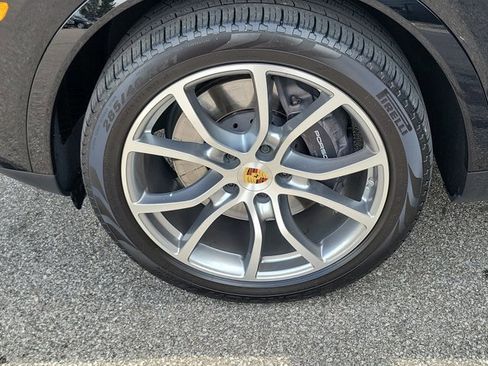 Certified 2023 Porsche Cayenne Platinum Edition image 13