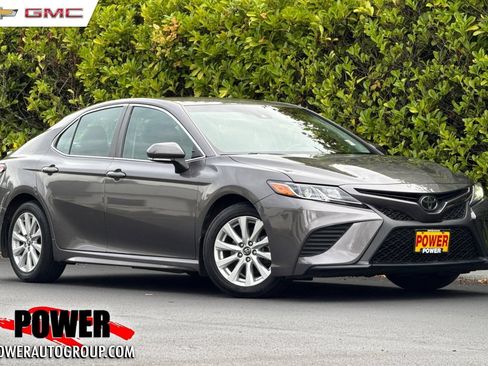Used 2020 Toyota Camry SE FWD image 1